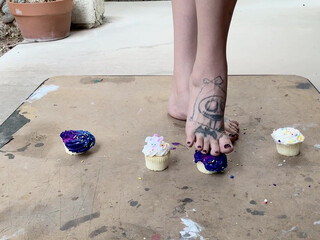 cecesfeetsies onlyfans busty woman posing in panties