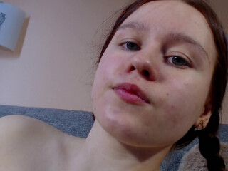 sophie_beauty onlyfans lovely girls pose in free chat