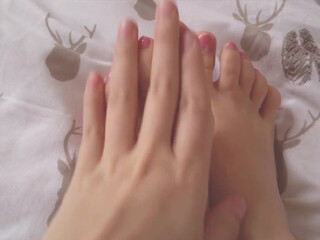 missmartinez onlyfans showing off her young body