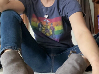 junifurmoon onlyfans gorgeous chick caresses shaved cunt