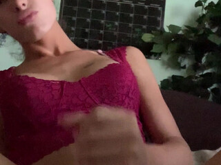 carrieemberlyn onlyfans whore babe masturbates pussy