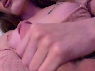 carrieemberlyn onlyfans Dark-haired chick