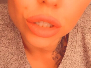 vanityp onlyfans crazy queen gently pulls the vagina