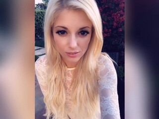 char_stokely onlyfans lady performs a gorgeous striptease