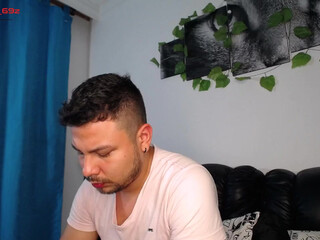 emely_aaron69z hot brunette girl gently masturbates cunt