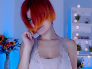 _little__kittyy greedily fucks her pussy