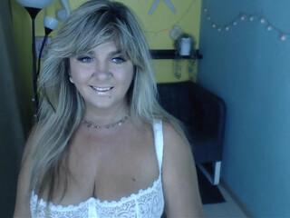 malena_mi slutty bitch having fun with a rubber dick