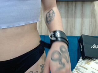 lisa_scott sexy blonde hard jerks both holes