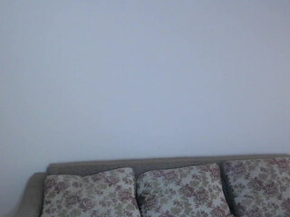 kirra_light mature masturbates in front of webcam