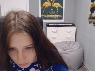 gravityfolz busty lady masturbates shaved pussy