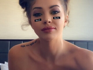 leahwintersxoxo onlyfans cute babe showing slut shapes