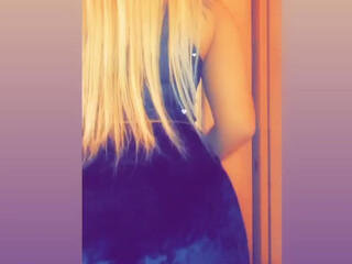 yungmedusa7 onlyfans masturbating and playing with her pussy