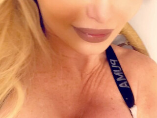 taylorwane69 onlyfans hot lady furiously twirling big ass