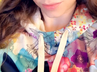 tali_dovahkiin onlyfans juicy babe creases her tits