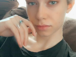 tali_dovahkiin onlyfans petite chick fucks herself with toys