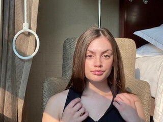 queen_soft400 onlyfans luxurious slut masturbates shaved pussy