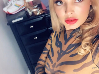 kencake onlyfans cute young lady fucked her cunt with a phallus