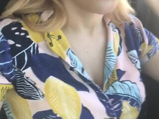 heyitsapril onlyfans showing her butt