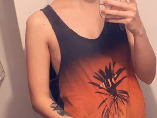 envyanne onlyfans posing for the camera exposing her sexy body