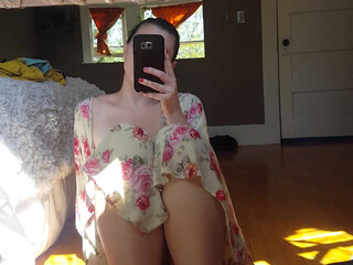 ellanovaxxx onlyfans babe fucks both holes