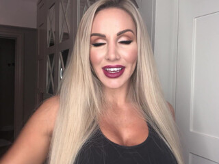 danniiharwood onlyfans cute chick shows off gorgeous body