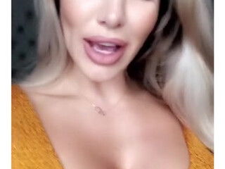 danniiharwood onlyfans jerking on the bed