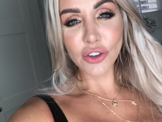 danniiharwood onlyfans dancing naked and pulling pussy