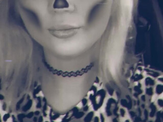 dakota_skyexxx onlyfans Dark-haired chick