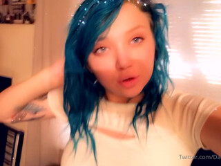 dakota_skyexxx onlyfans lustful babe caresses shaved pussy