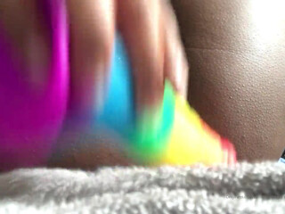 cum4youdaddyy onlyfans plump brunette masturbating pussy with her hand