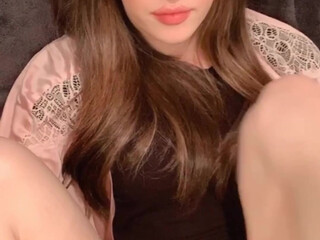 aliyarose onlyfans showing off her body