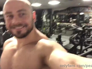 Peachhes onlyfans big breasted passion rubs the body with oil