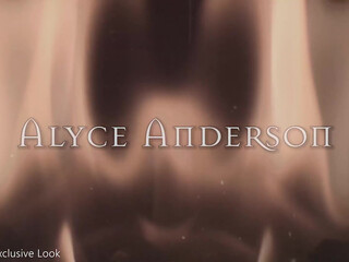 Laz Fyre onlyfans amazing babe jerking her shaved cunt