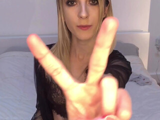 19 onlyfans slutty slut masturbates shaved pussy