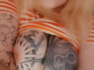 spookisideshow onlyfans jerking on the bed