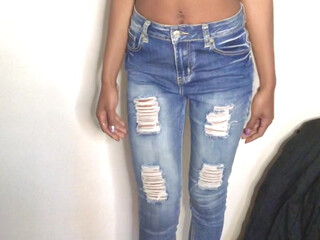 sienasunflower onlyfans petite babe gently masturbates cunt