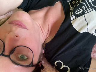 saintkatelyn onlyfans hot brunettes pose in lingerie