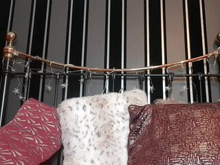 ruby_onyx onlyfans gently pushes the toy in her pussy