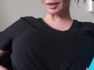 yasminscott onlyfans whore babe masturbates shaved pussy