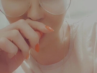 yasminscott onlyfans cute brunette caresses her charms