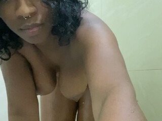 yunnngslimm onlyfans Fair-haired female