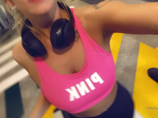 tris_love onlyfans shy babe fucks her cunt with a sex toy