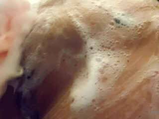 tris_love onlyfans blissful bitch pulls pussy