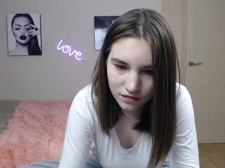 maria_new gorgeous mare jerks off pussy