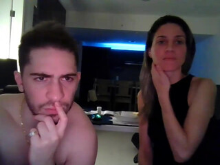 maskaradesexy dark haired bitch gently pulls pussy