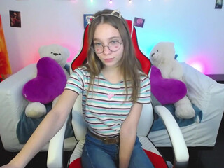 lucky_leslie beautiful blonde girl shows naked body