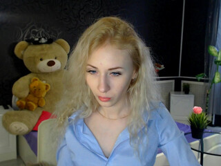 cute_blonde77 gorgeous babe licks dildo