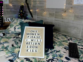 angelina gets an orgasm from jerking