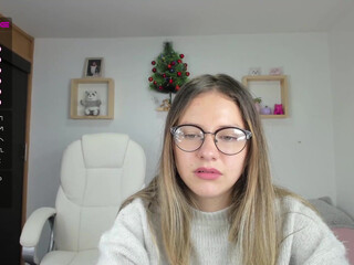 stephanie gorgeous young lady exposes intimate places