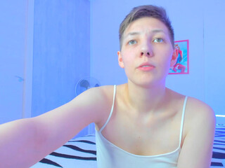 lucky_licky2020 dancing at the pole